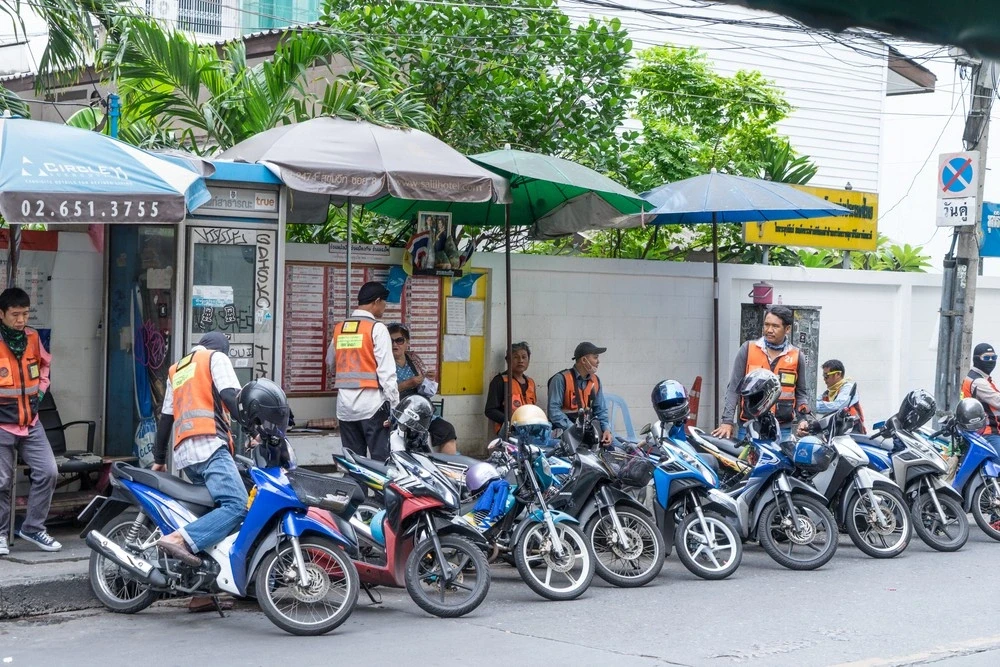 Bangkok on Wheels · Page 4 · Image 03