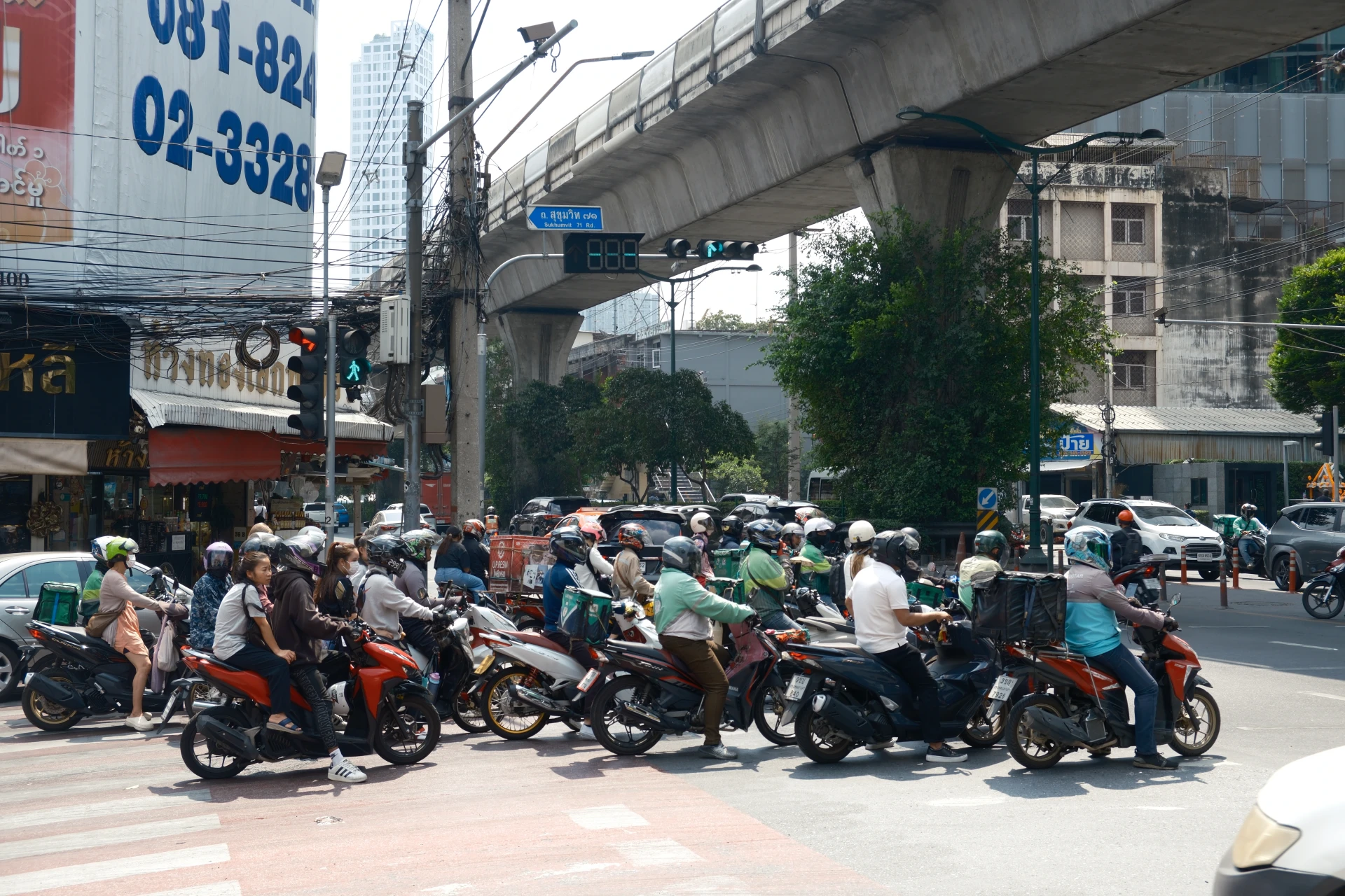 Bangkok on Wheels · Page 4 · Image 06