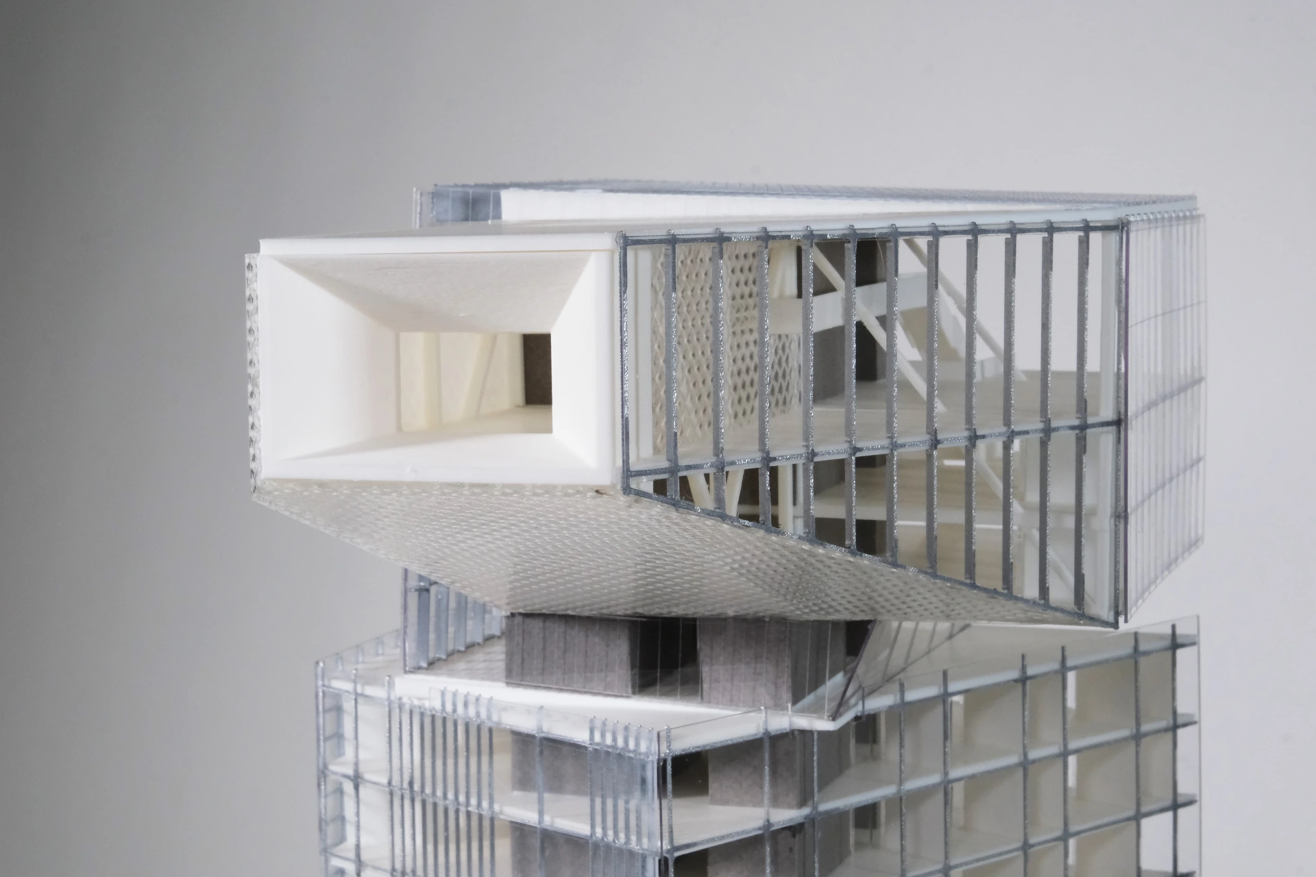 Facade corner and cantilevered volumes